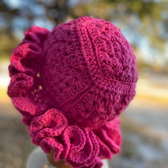 GrannySquare Ruffle Hat - Picture 2 of 3
